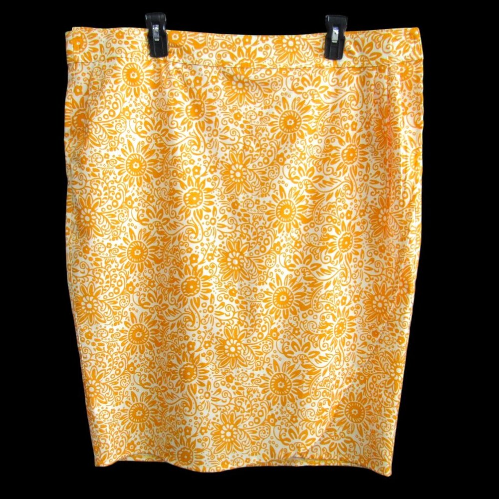 RipSkirt Hawaii Skirt Size XXL Yellow Floral 26.5 In Length 3 Pockets Vacation